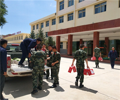 一家親│興海銅鑫慰問部隊(duì)官兵，共話軍企團(tuán)結(jié)魚水情